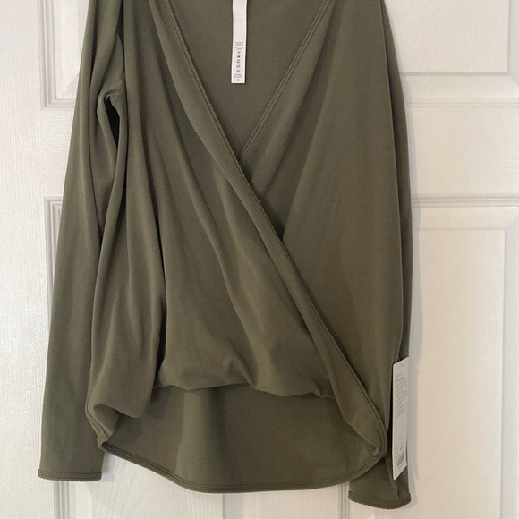 Lululemon Athletica Full Freedom LS. Size 6. NWT - Picture 4 of 5